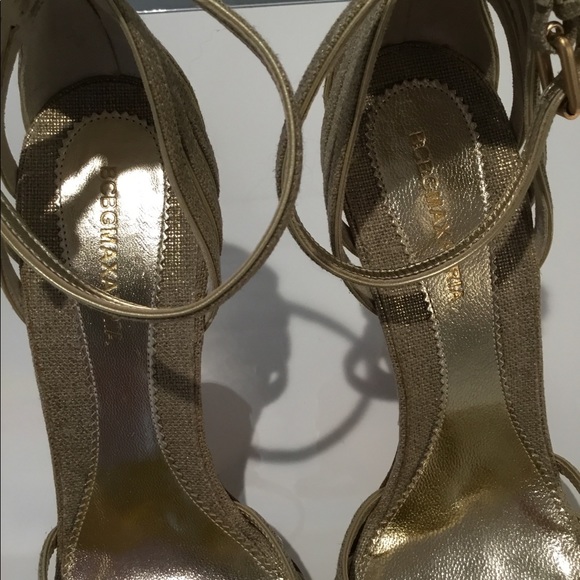BCBG MAXAZRIA METALLIC GOLD LINEN STACKED HEELS 7 - Picture 7 of 13